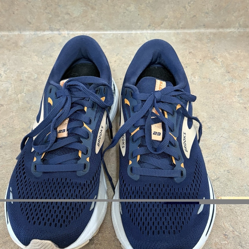 Brooks Adrenaline GTS 23 Navy Womens Size 8 Medium Running Shoes 1203811B482 - Picture 3 of 8